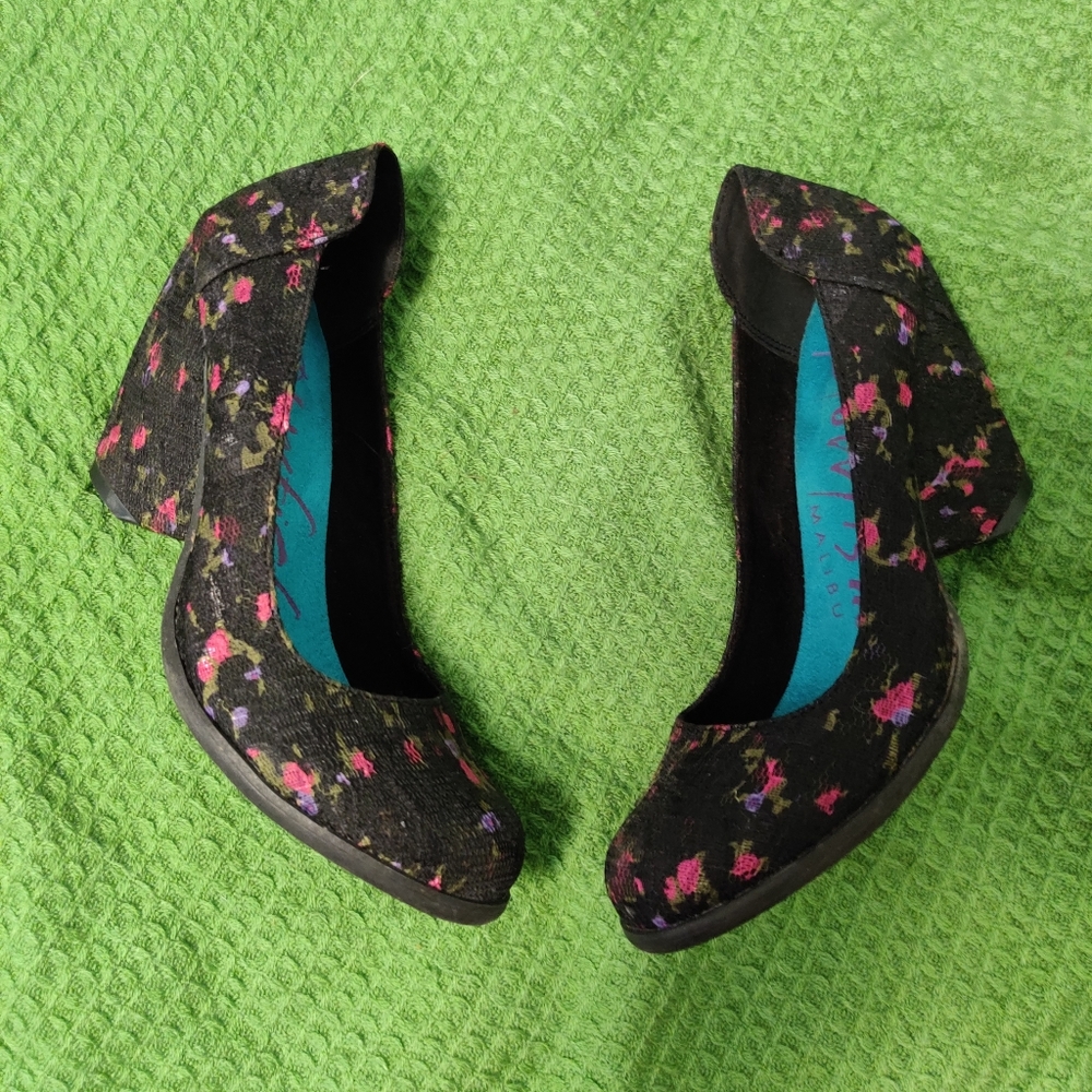 Blowfish Black Floral Rose Large Wedge Heels 6.5